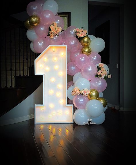 4 ft Lighted Marquee number rentals . Princess Balloon Decorations, Balloon Garland Birthday, Birthday Shoot Ideas, Marquee Numbers, Balloons Galore, Birthday Background Design, 1st Birthday Girl Decorations, Bolo Minnie, Baby Christmas Photos