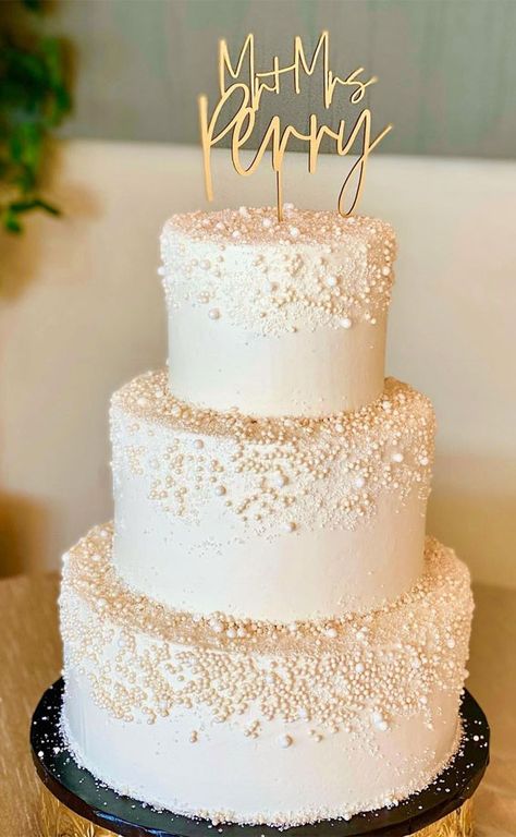 wedding cake Archives - Page 4 of 199 - Fabmood | Wedding Colors, Wedding Themes, Wedding color palettes Peal Wedding Cakes, Wedding Cake Designs Pearls, New Years Wedding Cake, Nye Wedding Cake, New Years Eve Wedding Cake, Birthday Cake Fancy, Pearl And Gold Wedding, Pearl Wedding Theme, Wedding Cake Champagne