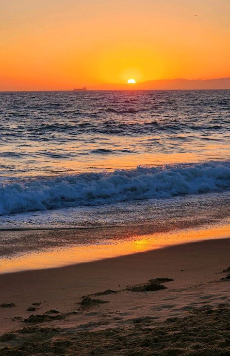 Redondo Beach #sunrise #redondobeach #california #debbielabeaux #photoswithdebbie #sunset #travel Redondo Beach California, Hermosa Beach, Redondo Beach, Choose Joy, Ocean Sunset Photography, Sunset Photography, Beach Life, Sunrise Sunset, California