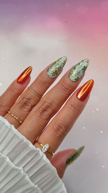 Golden Cat Eye Nails, Rose Gold Cat Eye Nails, Reflective Cat Eye Nails, Fall Nails 2024 Cat Eye, Cat Eye Nails Green And Gold, Chrome Jewelry, Strong Cat, Chrome Effect, Liner Brush