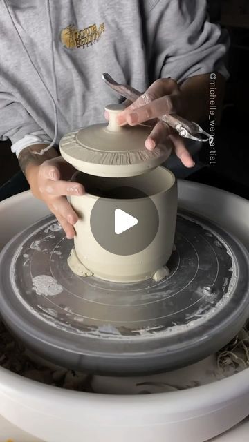 Michelle Wen on Instagram: "Chattering a box-like jar. Also interior chattering? Enjoy the asmr hehe #ceramicsofinstagram #potterydesign #handmadeceramics #porcelain #potterylover #potterydaily #wheelthrowingvideos #wheelthrownpottery #potterywheel #wheelthrownporcelain #ceramicstudio #studiopotter #studiopottery #reelsexplore #potteryofinstagram #closedform #ceramicartist #potteryvideos #ceramicurn #pottersofinstagram #satisfyingvideos #potteryteacher #cone6 #contemporaryceramics #potteryurn #ceramicdesign #instagramcreators #studioceramics" How To Make A Lid Pottery, Throwing A Lidded Jar, Clay Jar With Lid, Pottery Jars With Lids, Lidded Jars Pottery, Pottery Jars With Lids Handmade, Square Jars, Sgraffito Technique, Pottery Jar