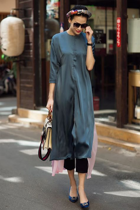 Modern Ao Dai, Vietnamese Clothing, Dress Over Pants, Vietnamese Traditional Dress, Inspiration Images, Vietnamese Dress, Hijab Styles, Best Style, 2020 Fashion