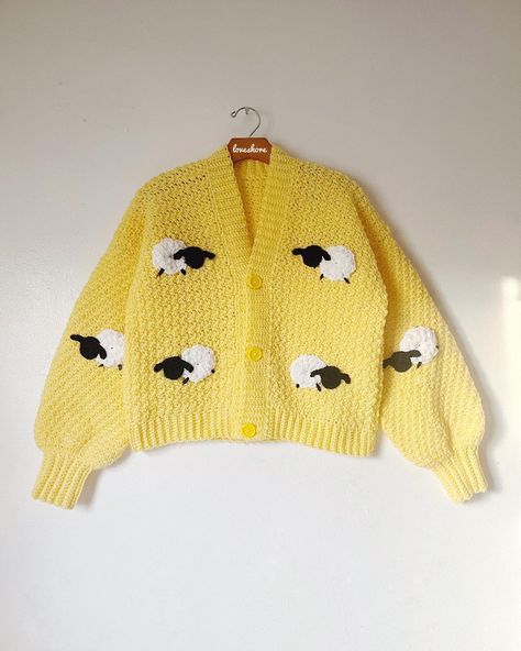 LOVESHORE on Instagram: “Sheep Cardigan 🐑💛 One sheep, two sheep, three sheep… this adorable cardigan reminds me of nurseries. 🥺 I created this lemon peel stitch…” Sheep Cardigan, Crochet Sheep, Crochet Baby Cardigan, Stitch Crochet, Lemon Peel, Crochet Cardigan Pattern, Cardigan Pattern, Free Crochet Patterns, Crochet Cardigan