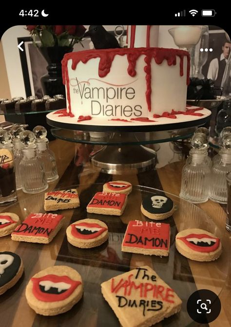 The Originals Birthday Theme, Tvd Birthday Cake, Vampire Diaries Birthday Party Ideas, Vampire Diaries Party, Tvd Birthday, Twilight Birthday, Vampire Diary, Vampire Party, 14th Birthday Cakes