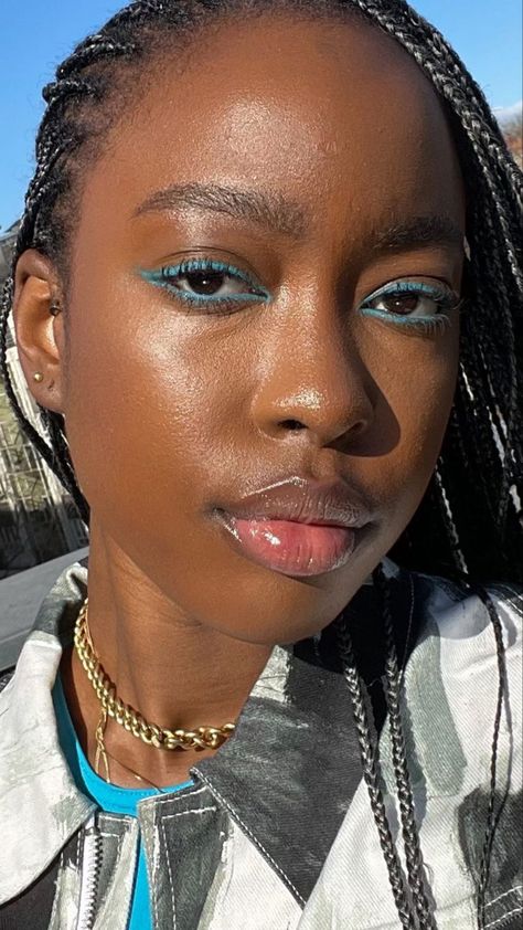 Colorful Eyeliner Black Women, Bold Makeup Looks, Colored Eyeliner, Makeup For Black Skin, Ethereal Makeup, Colorful Eye Makeup, Dope Makeup, Dark Makeup, Eyeliner Looks