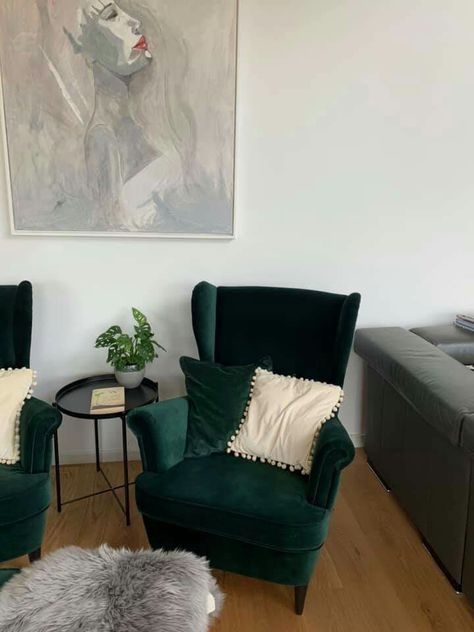 Single Arm Chair, Room Theme, Living Room Green, Arm Chairs Living Room, Village Houses, Apartment Living Room, Interior Inspo, Room Themes, Reading Nook