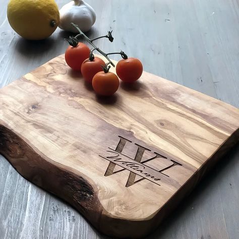 Antipasti Board, Engraved Cheese Board, Personalized Cheese Board, Cnc Projects, Cheese Serving, Christmas Birthday Gifts, Personalized Monogram, Black Gift, Personalized Birthday Gifts