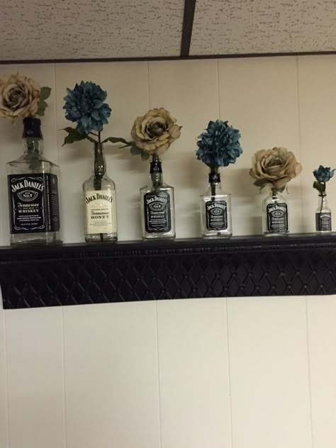 Jack Daniels bottles and flowers! Jack Daniels Kitchen Theme, Jack Daniels Crafts, Jack Daniels Bottle Decor, Jack Daniels Bottle Crafts, Jack Daniels Decor, Whiskey Bottle Crafts, Jack Daniels Bottle, Whiskey Room, Liquor Bottle Crafts