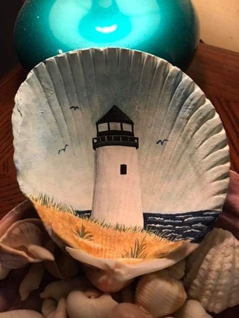 Painting On Seashells Ideas, Painted Scallop Shell, Painted Seashells Ideas, Paint On Shells, Shell Painting Ideas Seashells, Seashell Painting Acrylic, Painting Shells Ideas, Sea Shell Painting Ideas, Shell Art Painting