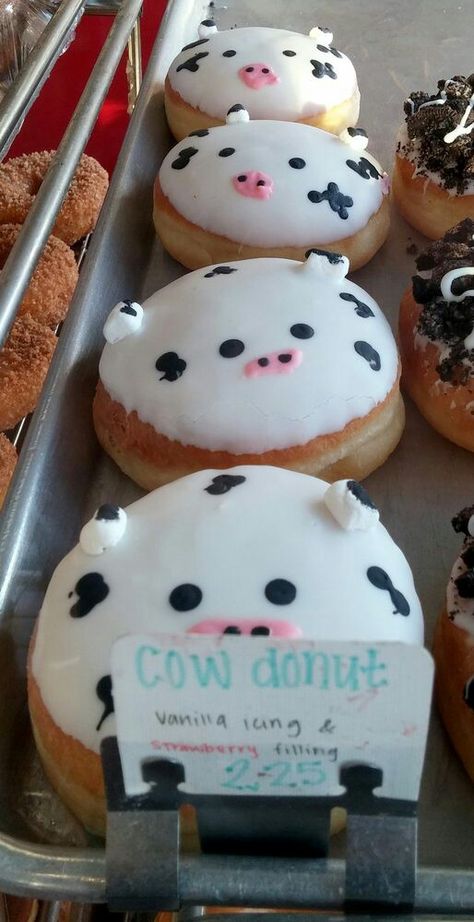 Cow Donuts Cow Donut Ideas, Cow Doughnut, Postres Aesthetic, Bakery Decoration, Donut Decorating Ideas, Tokyo Food, Farmers Market Recipes, Colorful Donuts, Kawaii Dessert