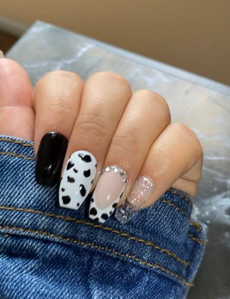 Short Acrylic Nails Coffin Cow Print, Short Acrylic Nails Almond Cow Print, Gel Nails Cow Print, Short Nail Cow Designs, Cute Short Gel Nails Cow Print, Nails Cow Print, Western Nail Art, Cowboy Nails, Western Nails