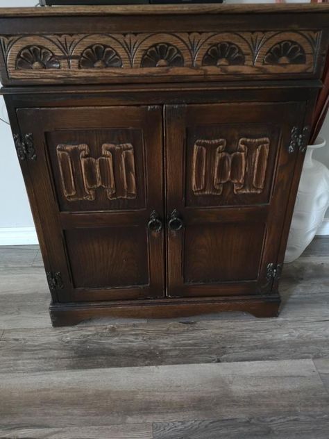 Diy Bar Cabinet Repurposed, Bar Cabinet Diy, Bar Cabinet Makeover, Vintage Cabinet Makeover, Hidden Bar Cabinet, Antique Bar Cabinet, Vintage Bar Cabinet, Diy Tufted Headboard, Side Table Makeover