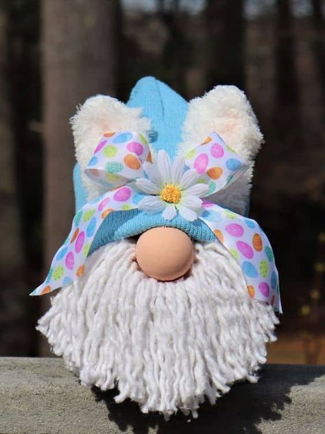 Easter Bunny Gnomes Diy, Bunny Gnomes Diy, Easter Wreath Craft, Dollar Tree Easter Crafts, Holiday Crafts Easter, Bunny Gnomes, Gnome Diy, Easter Wreath Diy, Easter Craft Decorations