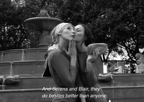 Blair E Serena, Mode Gossip Girl, Estilo Blair Waldorf, Serena And Blair, Gossip Girl Quotes, Blair And Serena, Stile Blair Waldorf, Blair Waldorf Style, Gossip Girl Aesthetic