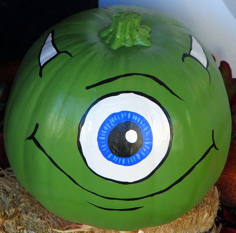 Monsters Inc. Pumpkin Monsters Inc Pumpkin, Mike Wazowski Pumpkin, Dekorasi Halloween, Labu Halloween, Adornos Halloween, Mike Wazowski, Pumpkin Painting, Lanterns Decor, Monsters Inc