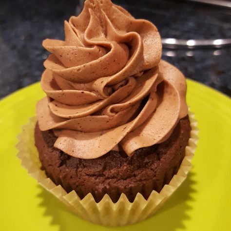 Mexican Frosting Recipe, Mexican Chocolate Frosting, Pink Sugar Cookie Recipe, Chocolate Frosting Recipe, Buttercream Ganache, Cupcake Frosting Recipes, Bunco Ideas, Frosting Buttercream, Spicy Chocolate