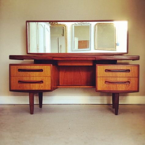 Retro Furniture Design, G Plan Dressing Table, Vintage Mid Century Furniture, Mcm Furniture, G Plan, Deco Retro, Mid Century Modern Decor, Retro Furniture, Retro Home Decor