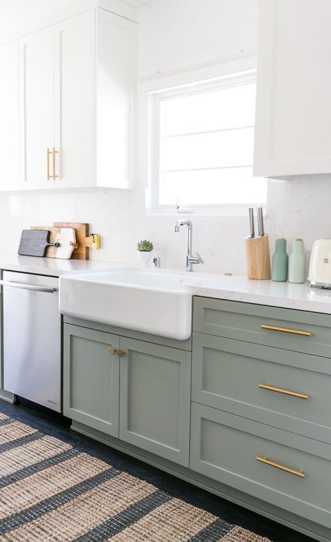 Pastel Kitchen, Sage Green Kitchen, Green Kitchen Cabinets, Transitional Decor Kitchen, Smitten Kitchen, Green Cabinets, Gold Kitchen, White Countertops, Interior Modern