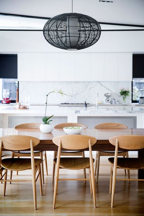 Layout: dining Saarinen Tulip Table, Banquette Design, Saarinen Dining Table, Saarinen Table, Tulip Dining Table, Classic Furniture Design, Tulip Table, Marble Dining, Oval Table Dining