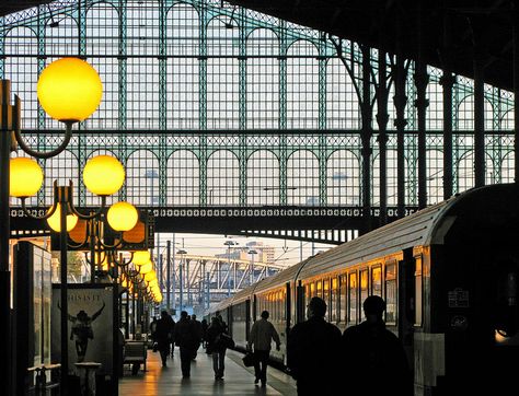 if only all train stations looked like this Long Weekend Trips, Day Trips From London, Paris Luxury, Train Stations, Visit London, Intp, Railway Station, Train Travel, London Travel