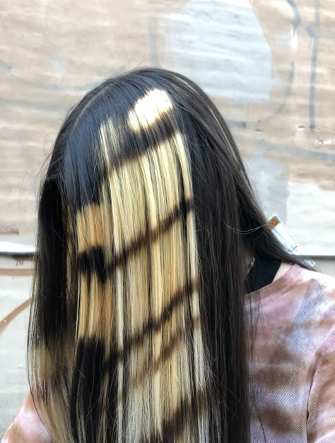 Angel Ring Hair, Unusual Hairstyles, Dark Hair Dye, Striped Hair, Editorial Hair, Punk Hair, Japanese Hairstyle, Dope Hairstyles, Alternative Hair