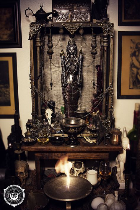 Lillith Goddess, Sacred Space Altar, Witchy Academia, Personal Altar, Altar Design, Witch Room, Dark Witch, Witches Altar, Pagan Altar