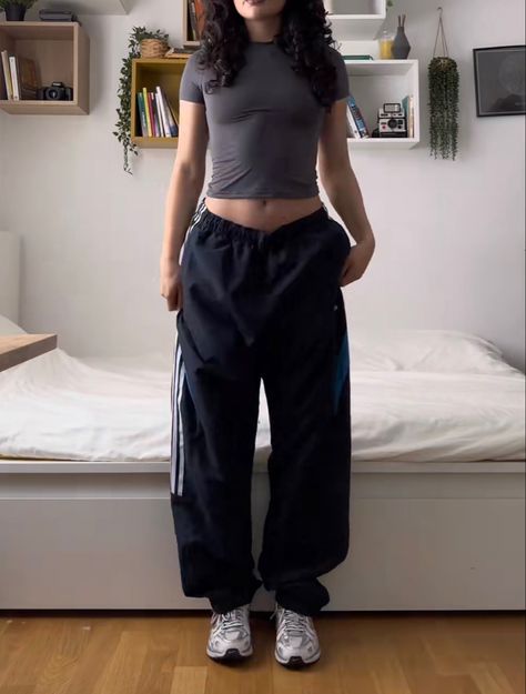 Baggy Windbreaker Pants Outfit, Track Pants Work Outfit, Y2k Track Pants Outfit, Black Nike Track Pants Outfit, Track Pants Gym Outfit, Striped Track Pants Outfit, 90s Track Pants Outfit, Adidas Parachute Pants Outfit, Blue Nike Track Pants Outfit