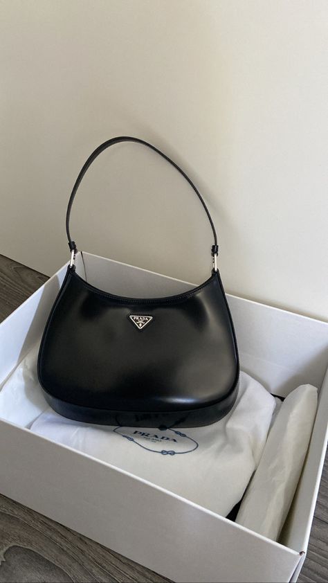 Prada Handbags Aesthetic, Classy Bags For Women, Designer Bags Aesthetic, Prada Bag Aesthetic, Prada Cleo Bag, 90s Handbags, Aesthetic Handbags, Handbags Aesthetic, Classy Handbags