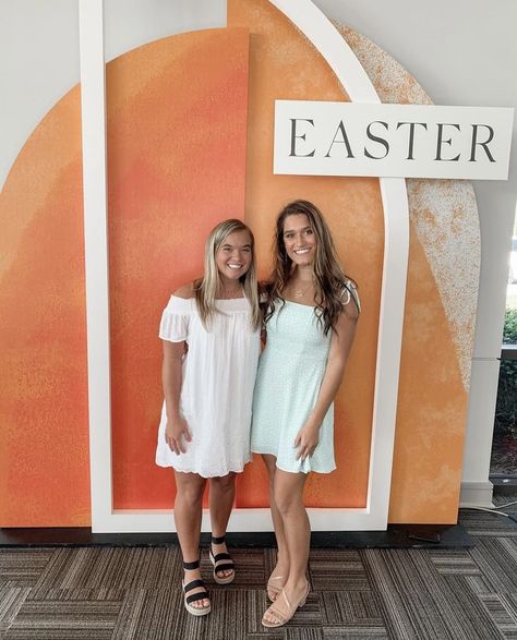 Easter Photo Wall Church, Easter Picture Backdrop Ideas, Easter Church Backdrop, Easter Photo Booth Church, Easter Church Photo Backdrop, Easter Sunday Church Decorations, Simple Photo Backdrop, Easter Photo Backdrop Ideas, Church Backdrop