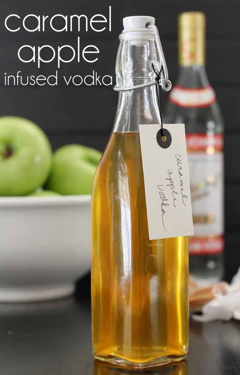 Homemade Liqueur Recipes, Infused Liquors, Apple Vodka, Homemade Alcohol, Caramel Vodka, Homemade Liquor, Liquor Recipes, Moonshine Recipes, Carnival Food