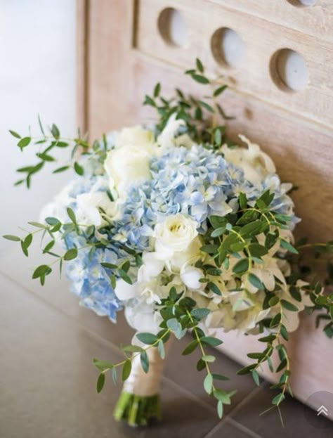 Bridal Flower Arrangements, Blue Hydrangea Bouquet, Classic Blue Wedding, Blue Hydrangea Wedding, Hydrangea Bouquet Wedding, Wedding Flower Guide, Hydrangea Wedding, Blue Wedding Bouquet, Hydrangea Bouquet