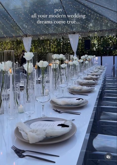 Classy Minimalist Wedding Decor, Minimal Wedding Centerpieces Round Table, Classy Engagement Party, Wedding Elegant Classy, Outfits Ladies, Birthday Party Club, Long Table Wedding, Monochrome Weddings, Black And White Wedding Theme