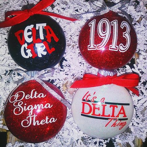 Delta Sigma Theta Christmas Tree, Sorority Christmas, Sorority Ornaments, Sorority Diy, Delta Sigma Theta Gifts, Delta Girl, Theta Sorority, Greek Gifts, Greek Sorority