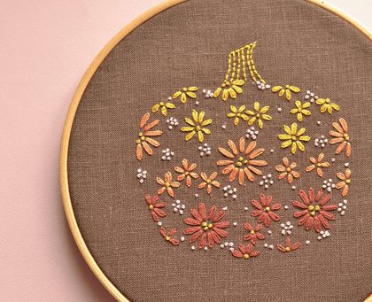 10 Hand Embroidery Patterns for Autumn Stitching Simple Hand Embroidery Designs, Feathers Embroidery, Diy Embroidery Projects, Diy Hand Embroidery, Fall Embroidery, Pumpkin Embroidery, Feather Embroidery, Floral Pumpkin, Fall Tree