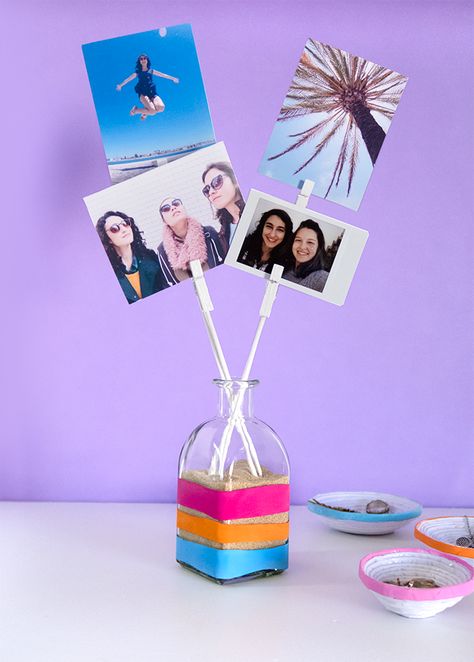 Photo Garland Diy, Diy Photo Holder, Photo Garland, Colorful Room Decor, Diy Best Friend Gifts, Diy Leather Earrings, Glitter Crafts, Easy Diy Gifts, Diy Mothers Day Gifts