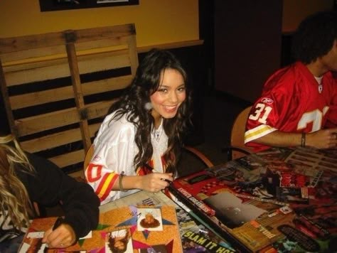 Vanessa Hudgens 2000s, Young Vanessa Hudgens, School Musical Aesthetic, High School Musical Aesthetic, Baddie Icons, Disney Camp, Nostalgic Disney, Troy Gabriella, Disney Channel Games