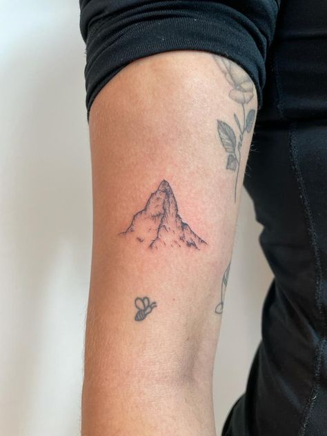 Matterhorn Tattoo Simple, Swiss Tattoo Switzerland, Swiss Tattoo Ideas, Alps Tattoo, Switzerland Tattoo Ideas, Swiss Tattoo, Swiss Alps Tattoo, Switzerland Tattoo, Matterhorn Tattoo