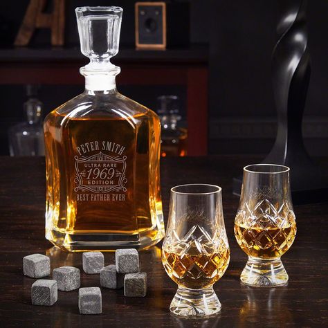 This handsome whiskey gift set is absolutely stunning! #whiskeygiftset #whiskeydecanter #whiskeygifts #giftsformen #classygifts #giftsforhim Engraved Beer Mugs, Personalized Whiskey Decanter Set, Personalized Decanter, Personalized Whiskey Decanter, Whiskey Decanter Set, Whiskey Tasting, Whiskey Lover Gifts, Whiskey Stones, Personalized Whiskey