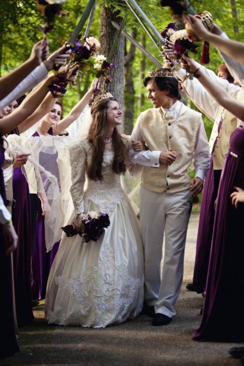 Swords raised by wedding party for bride and groom to walk under.   Could do the same with ribbon wands, if shared with guests Medieval Times Wedding, Knight And Princess Wedding, Medieval Wedding Groom, Medieval Wedding Reception, Royal Fantasy Wedding, Medieval Bridesmaid, Midevil Wedding Ideas, Swords Wedding, Modern Medieval Wedding