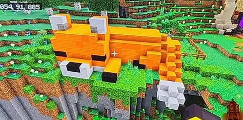 Minecraft Rubber Duck Build, Swan Minecraft, Fox Minecraft Build, Fox Statue Minecraft, Minecraft Fox Statue, Minecraft Fox Enclosure, Studio Ghibli Minecraft, Minecraft Fox House, Minecraft Animal Builds