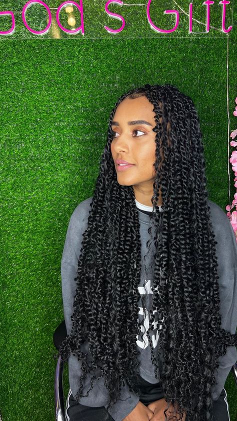 God's gift coiffure(styles) on Instagram: “Beautiful boho passion twists done on my pretty loyal…” Boho Passion Twists, Island Twist, Passion Twists, Vacation Hairstyles, Big Box Braids Hairstyles, Plaits Hairstyles, Natural Afro Hairstyles, Cute Box Braids Hairstyles, Protective Hairstyles Braids