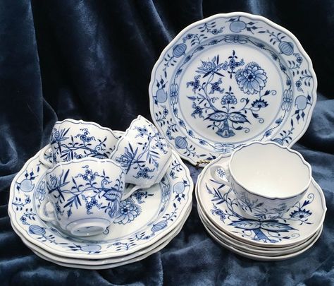 Meissen Blue Onion, Meissen Porcelain, Dessert Set, Blue Onion, Dancing Bears, Porcelain Blue, Blue And White China, White China, Cups And Saucers