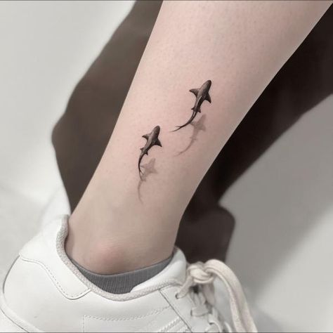 Small Shark Tattoo, Scuba Tattoo, Hai Tattoo, Teardrop Tattoo, Ocean Sleeve Tattoos, Rocket Tattoo, Shadow Tattoo, Tier Tattoo, Tattoo Minimal