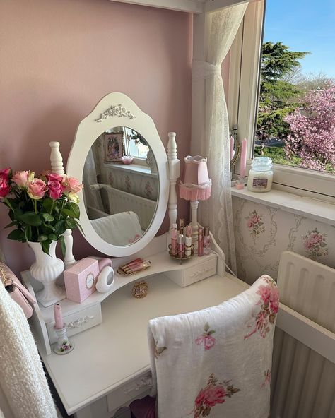 Blossom season vanity 🌸✨💕 girly, pink aesthetic, princesscore, modern princess, parisian style, english style, cottagecore, shabby chic, preppy, classy, blair waldorf, gossip girl, romantic, hyperfeminine, dollette, coquette, bridgerton, balletcore, accessories, vanity, room, spring, cherry blossom, sakura, yankee candle Girly Room Inspo Aesthetic, Hyperfeminine Room, Classy Room, Cherry Room, Feminine Room, Shabby Chic Aesthetic, Classy Rooms, Cottagecore Room, Modern Princess