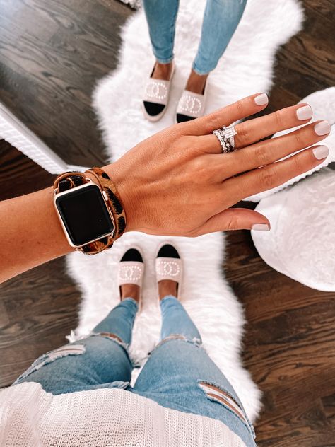 I'm really excited about to share this Victoria Emerson sale with you today because they just launched new Apple Watch bands and they're included Apple Watch Looks For Women, Apple Watch Women Fashion, I Watch Bands For Women, Apple Watch Style Women, Apple Watch Bracelet Band, Black Apple Watch Band, New Apple Watch Bands, Watch Bracelets, Apple Watch Bands Fashion