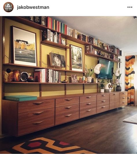 Eclectic Vintage Living Room, Mid Century Wall Unit, Floating Shelves Entertainment Center, Eclectic Bedroom Design, Modern Wall Units, Record Room, Mid Century Office, 70s House, Modern Basement