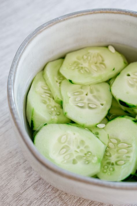 Easy Japanese Quick Pickled Cucumber (Sunomono) - Mochi Mommy Substitute For Rice Vinegar, Sunomono Recipe, Pickled Cucumber Recipe, Pickled Cucumber Salad, Quick Pickle Recipe, Quick Pickled Vegetables, Side Dishes For Salmon, Pickled Cucumber, Easy Vegetable Side Dishes