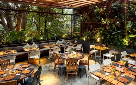 Date Food, Outdoor Restaurant Patio, Rooftop Restaurant Design, Farm Restaurant, Outdoor Restaurant Design, Restaurant Exterior, Art Restaurant, Restaurant Patio, Rustic Restaurant