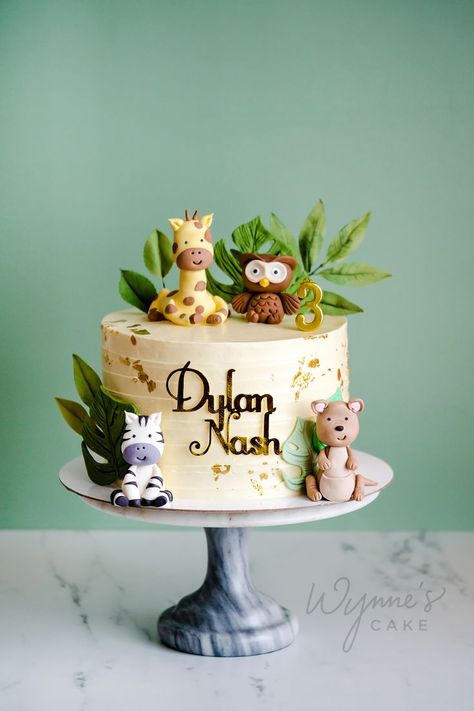 Safari Birthday Cake Buttercream, Zoo Animal Cake Ideas, Buttercream Animal Cake, Jungle Cake Design, Safari Bday Cake, Jungle Theme Cake Design, Animal Theme Cakes For Kids, Simple Jungle Theme Cake, Jungle Theme Cake Without Fondant