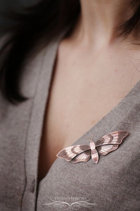 Moth handmade copper brooch https://www.etsy.com/ru/listing/494900822/moth-butterfly-copper-brooch-copper Moth Brooch, Zipper Jewelry, Insect Jewelry, Fine Silver Jewelry, Silver Jewelry Handmade, Handmade Copper, Bijoux Diy, Jewelry Inspo, Animal Jewelry